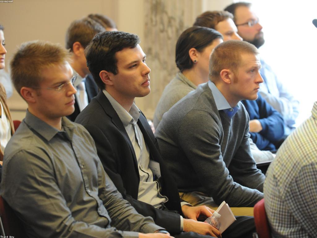 ប្រាក់កាសខ្ពស់: ការយល់ដឹង និងការទាក់ទងសេដ្ឋកិច្ច